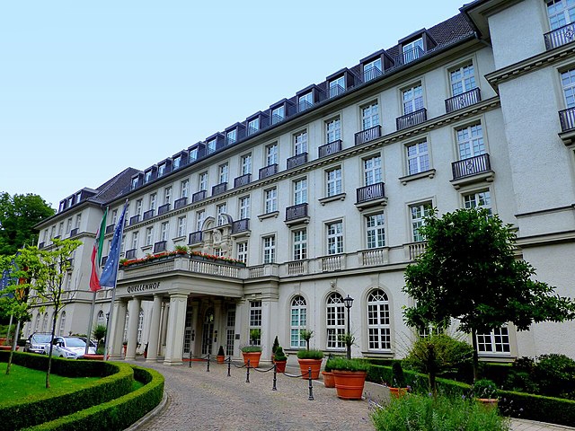 Aachen Pullman Aachen Quellenhof Monheimsallee 52 panoramio crop